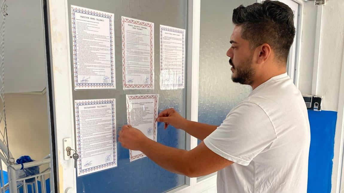 Pansiyon talimatları asıldı.